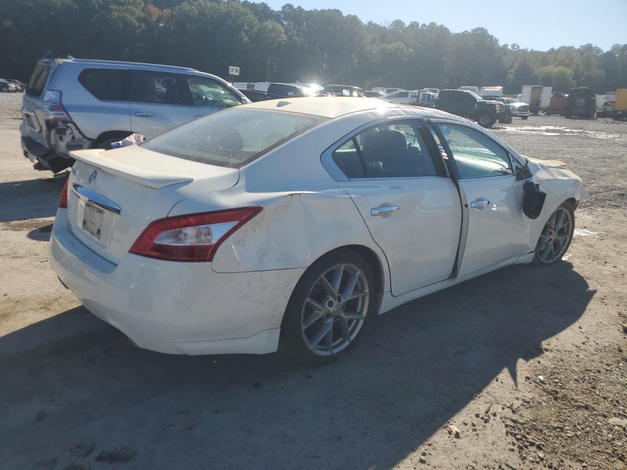 2011 NISSAN Maxima
