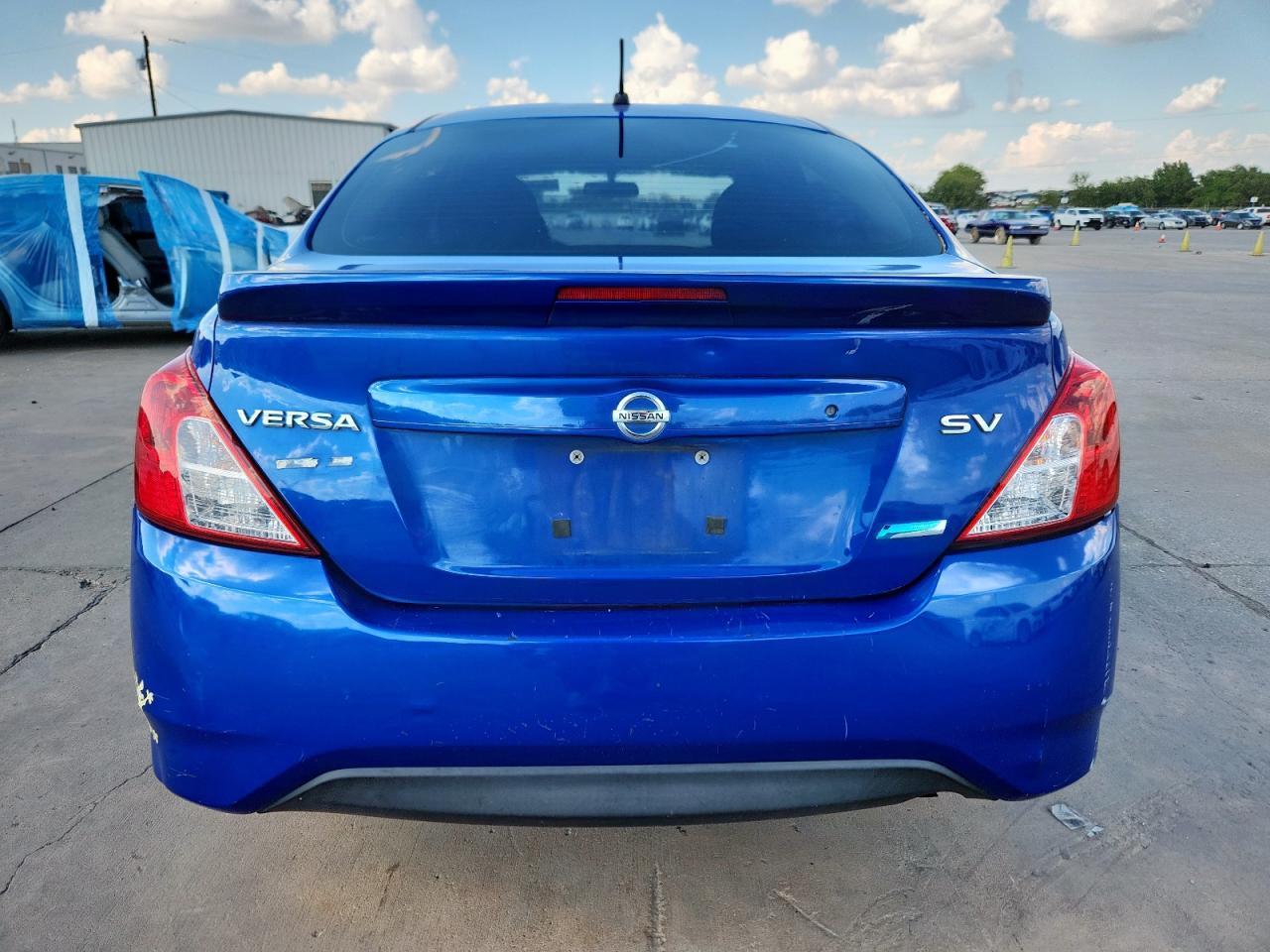 2015 NISSAN VERSA