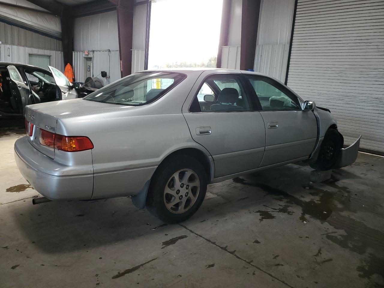 2001 TOYOTA CAMRY