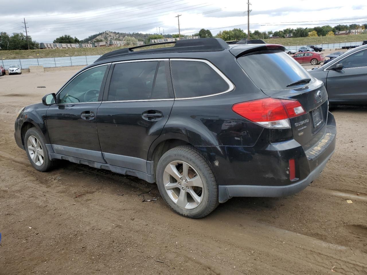 2013 SUBARU Outback