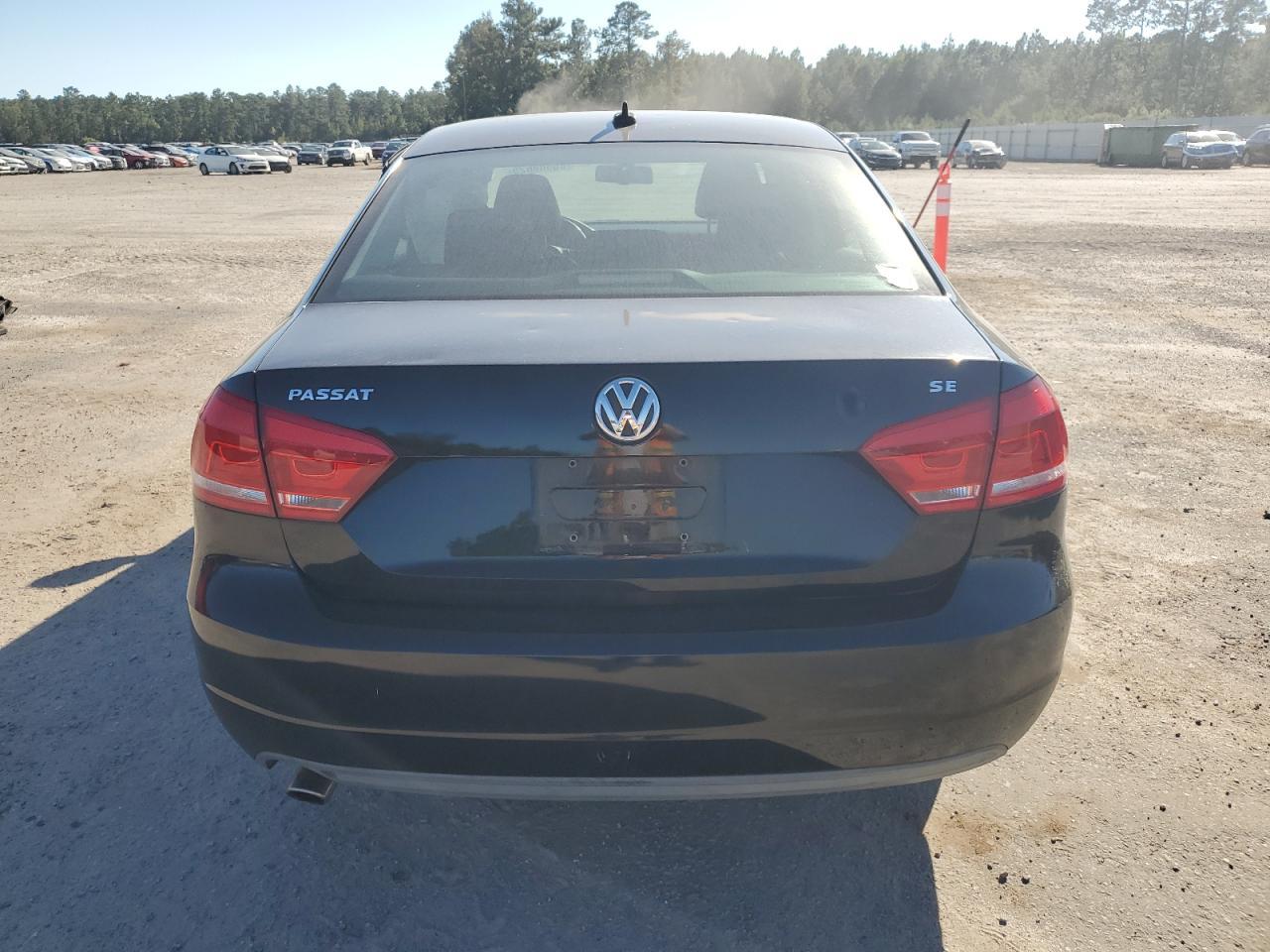 2012 VOLKSWAGEN Passat