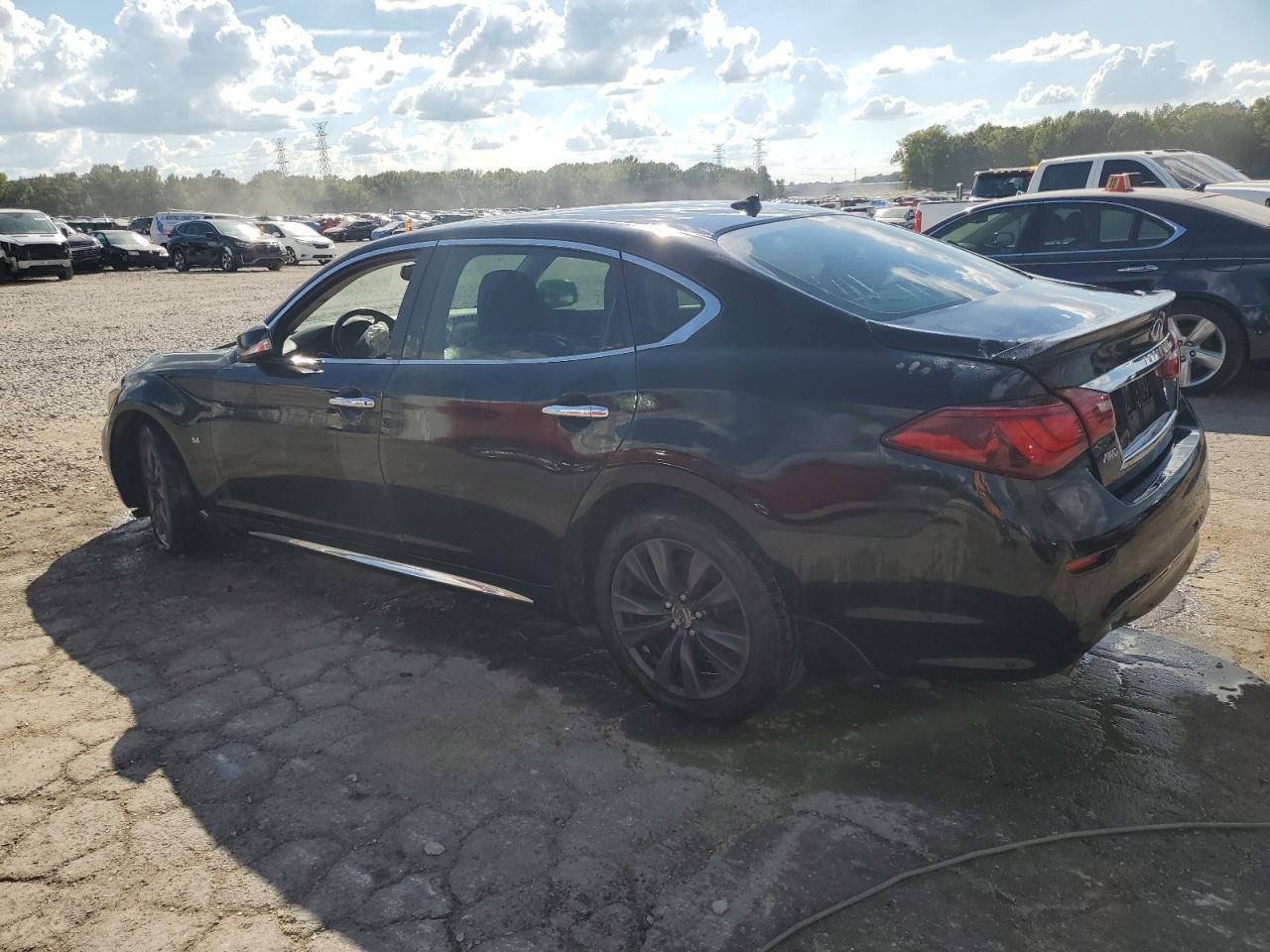 2015 INFINITI Q70
