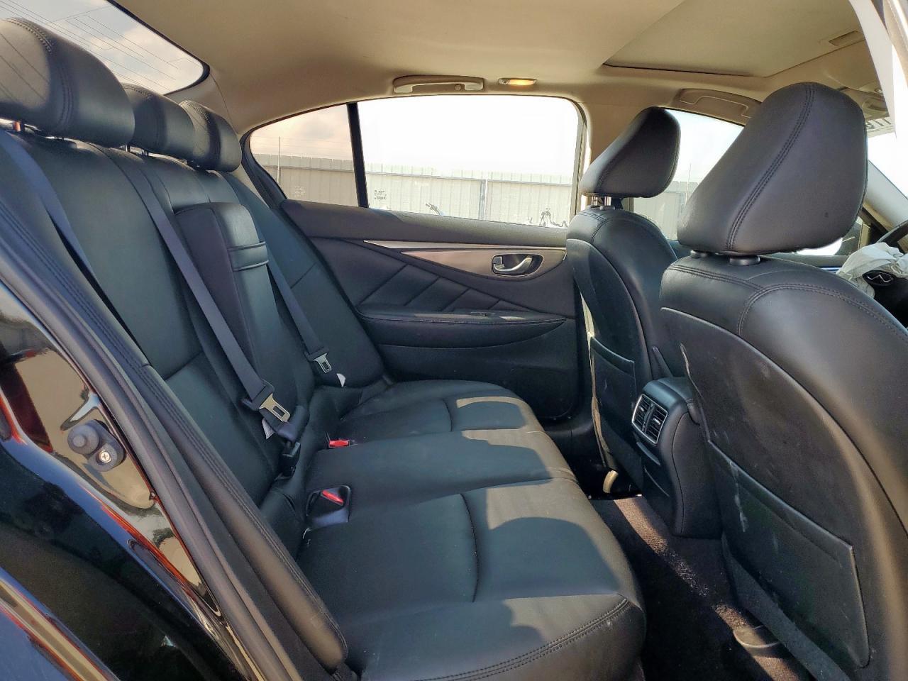 2015 INFINITI Q50