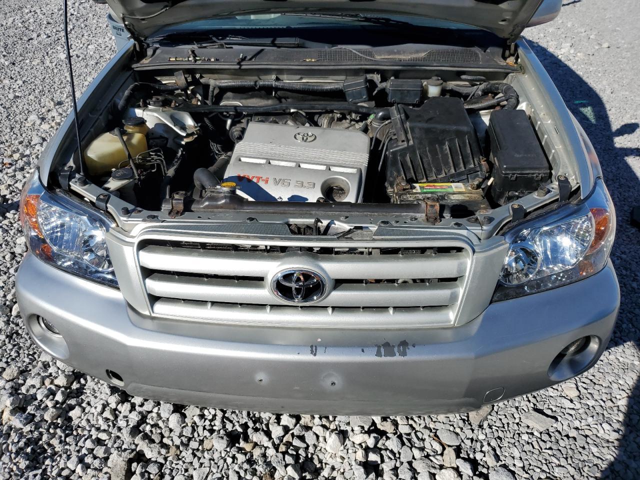 2004 TOYOTA HIGHLANDER
