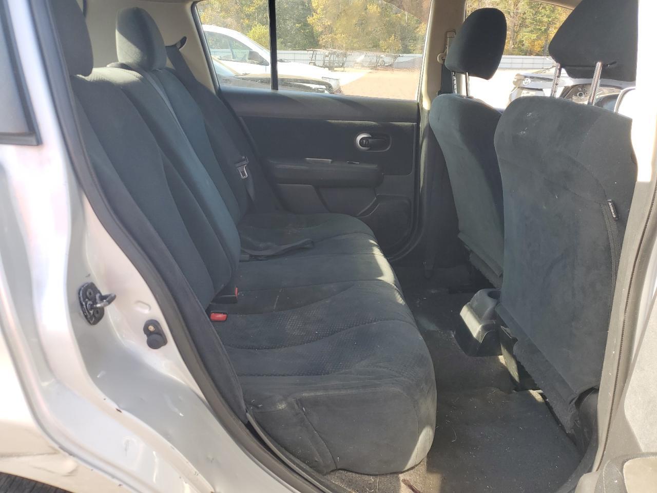 2011 NISSAN VERSA