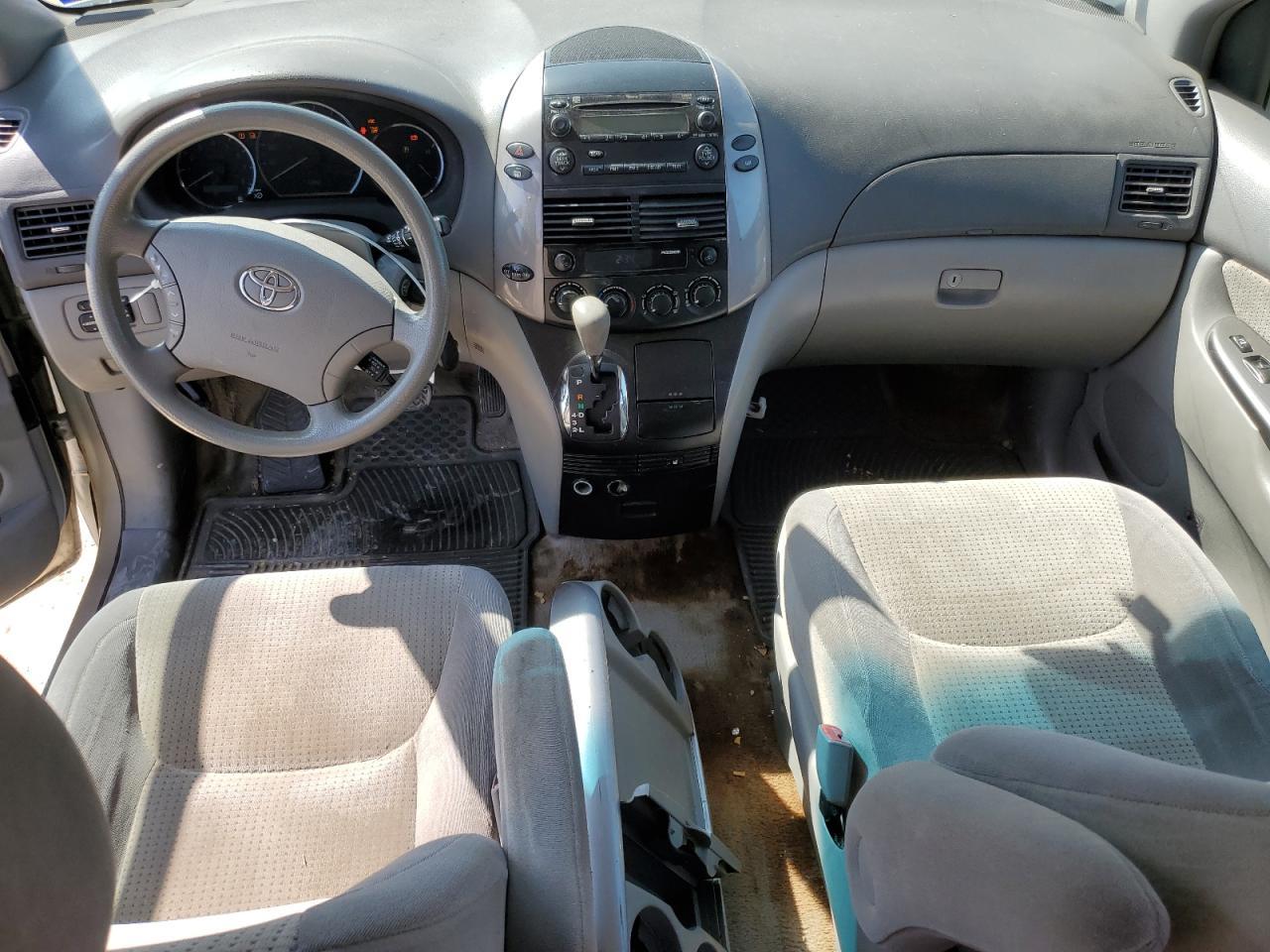 2010 TOYOTA SIENNA