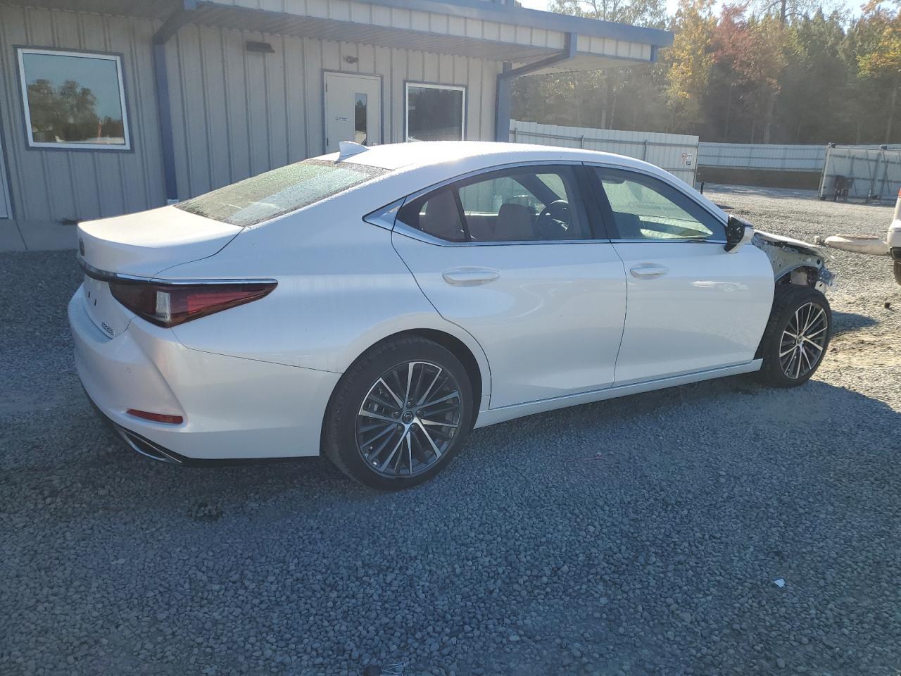 2025 LEXUS Es