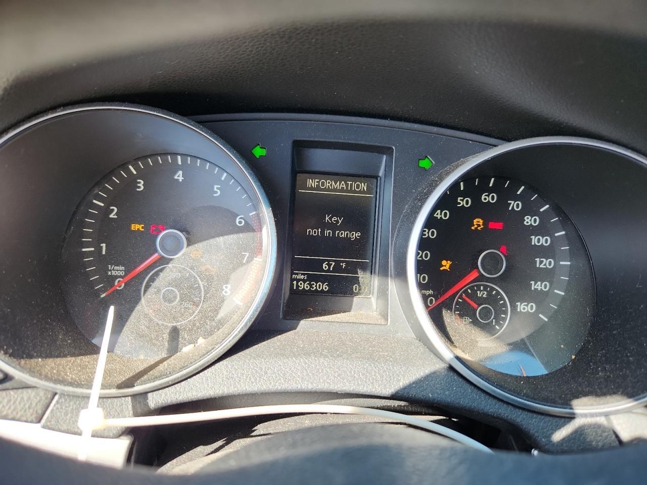2011 VOLKSWAGEN GOLF