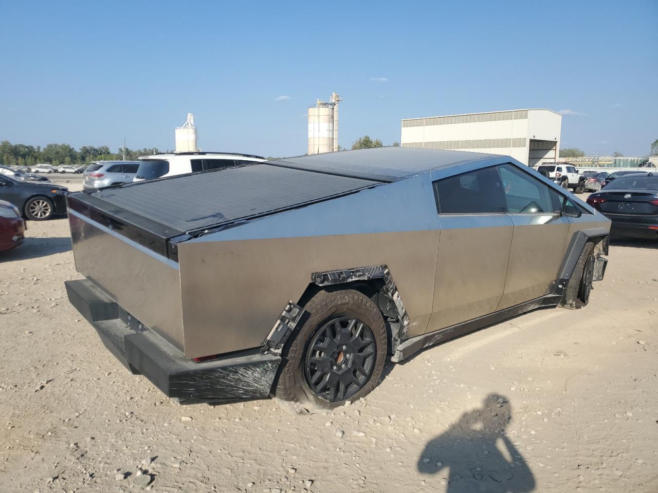 2024 TESLA Cybertruck