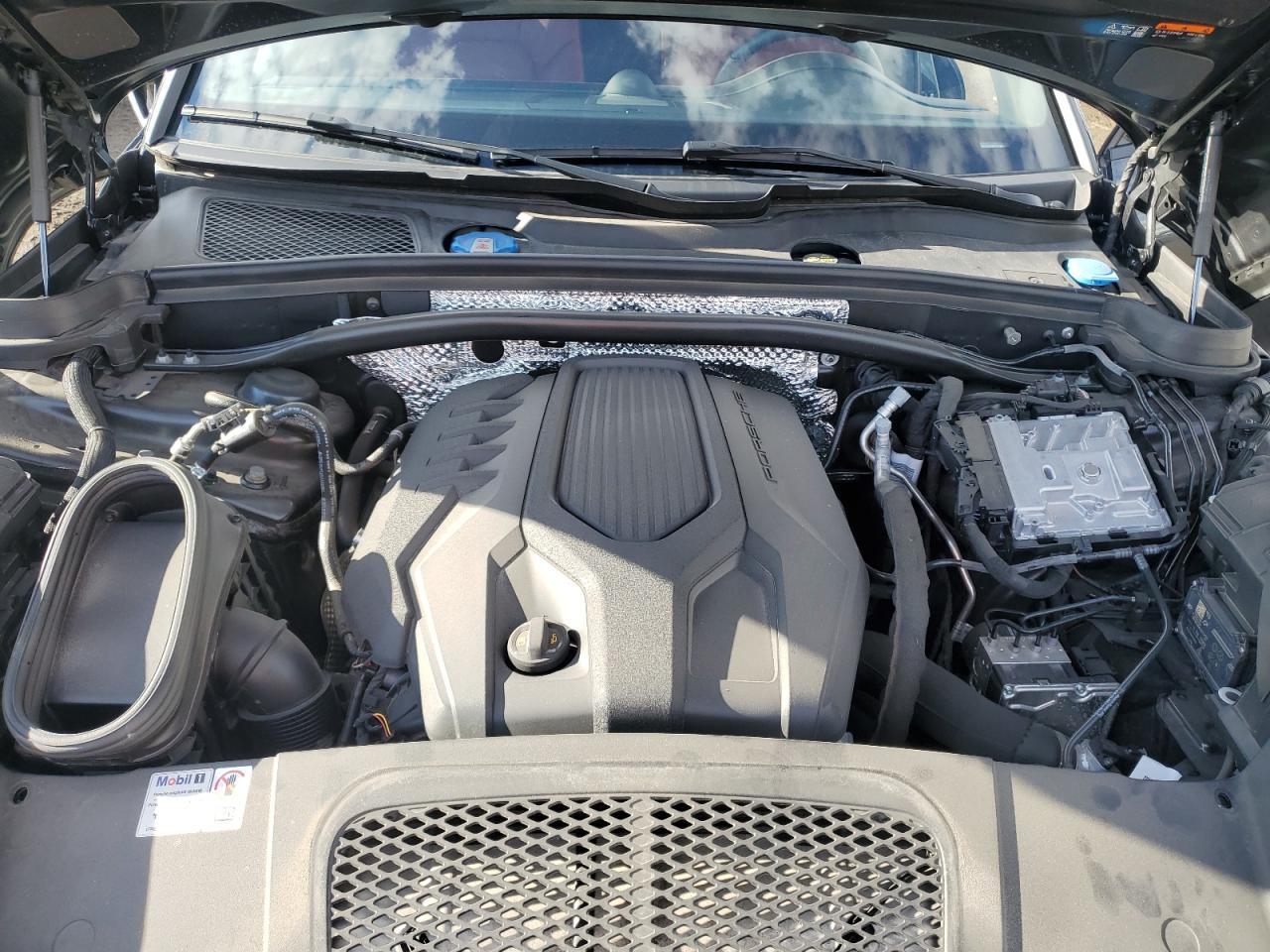 2024 PORSCHE Macan