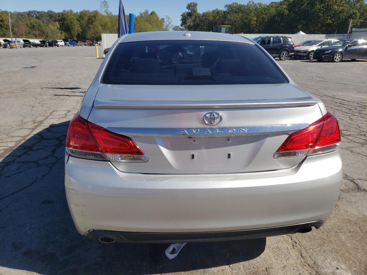 2011 TOYOTA Avalon