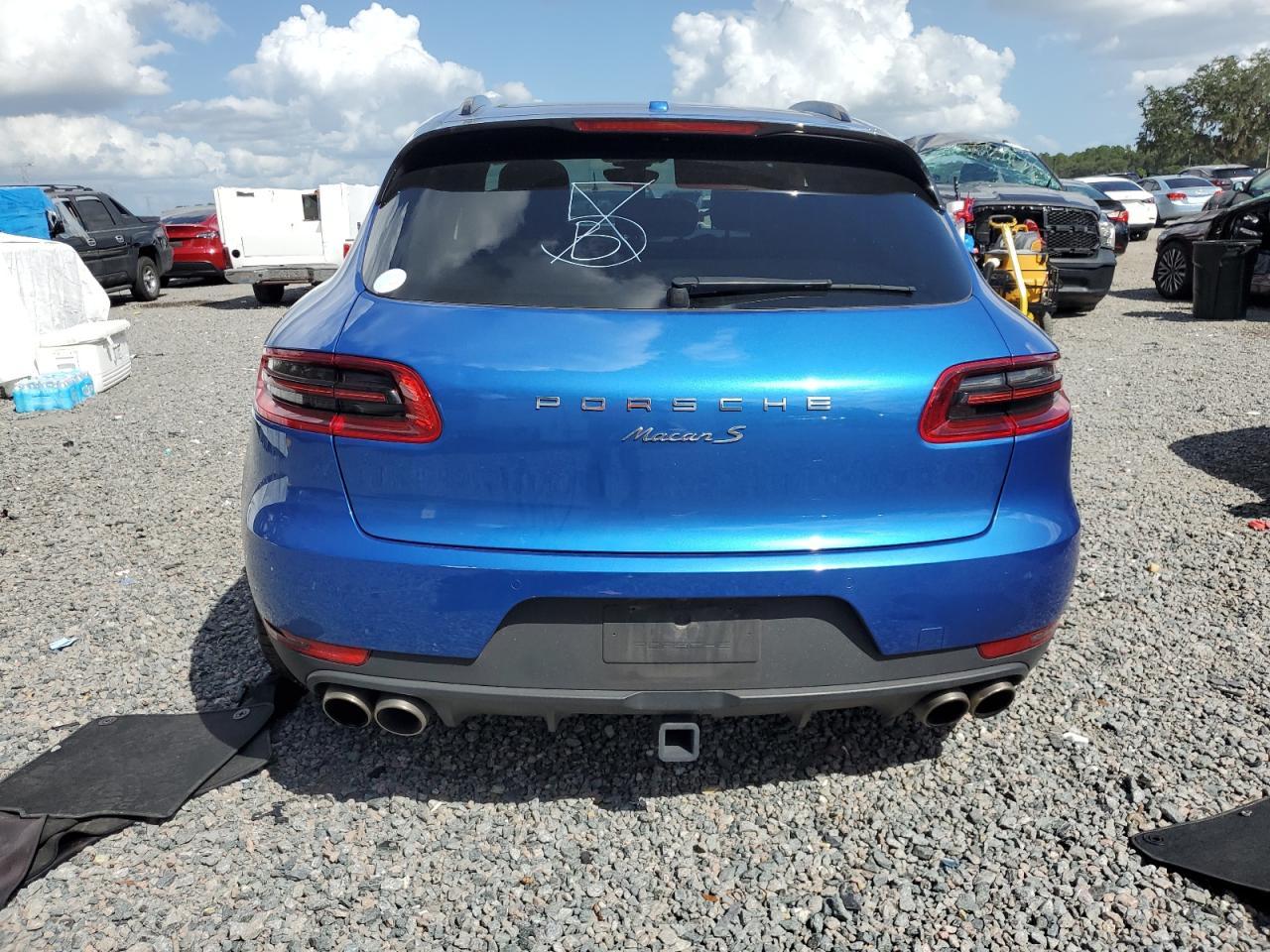 2018 PORSCHE Macan