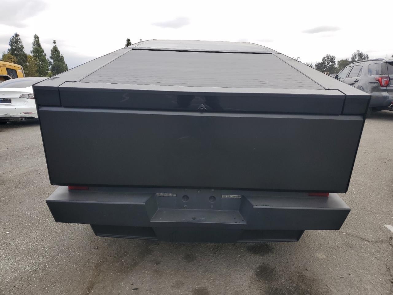2024 TESLA Cybertruck
