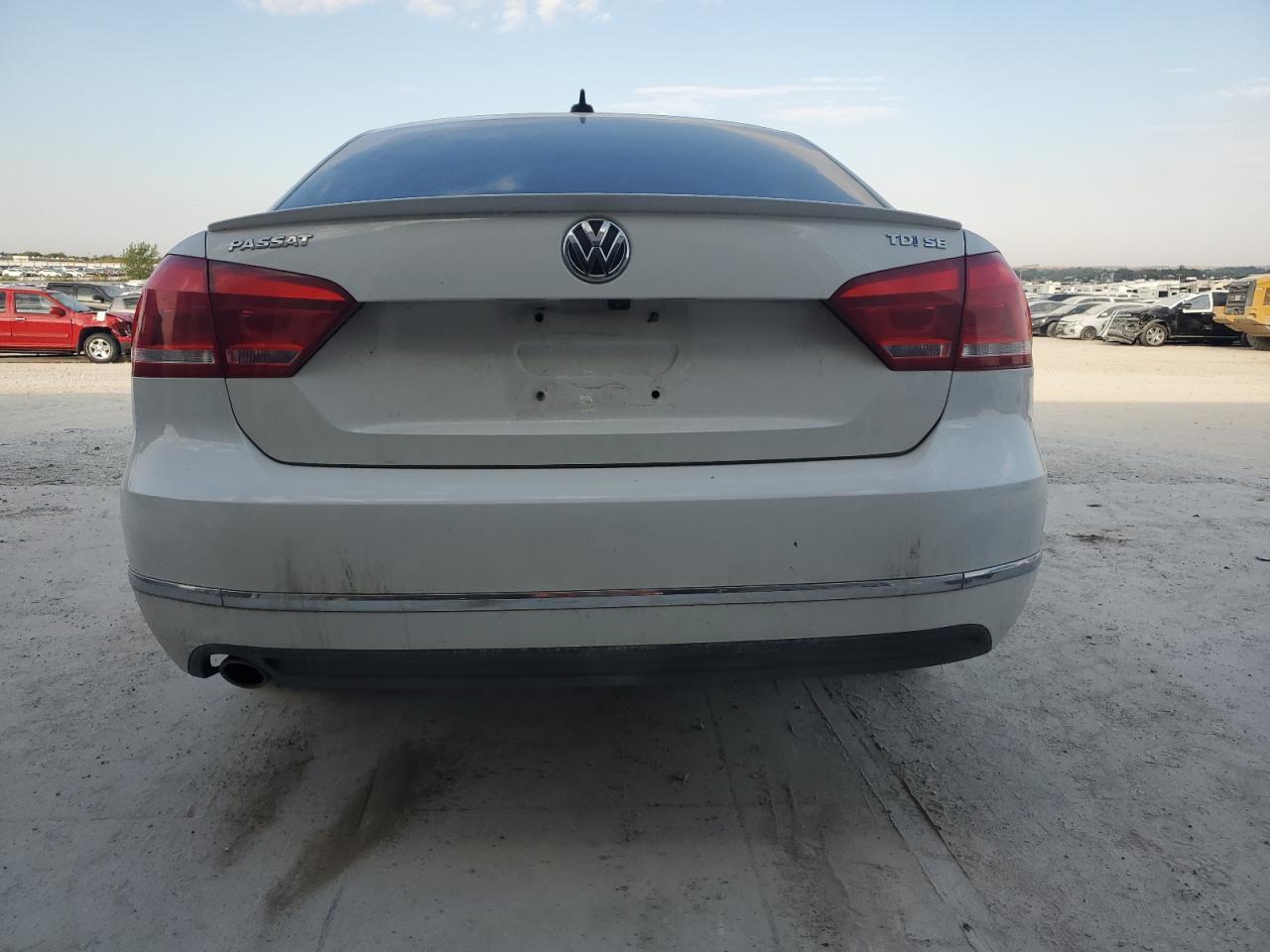 2012 VOLKSWAGEN Passat