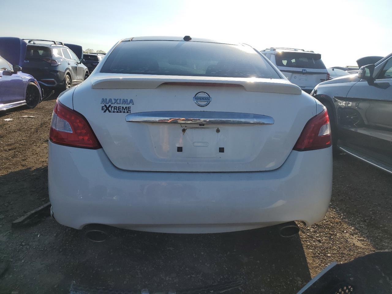 2011 NISSAN Maxima