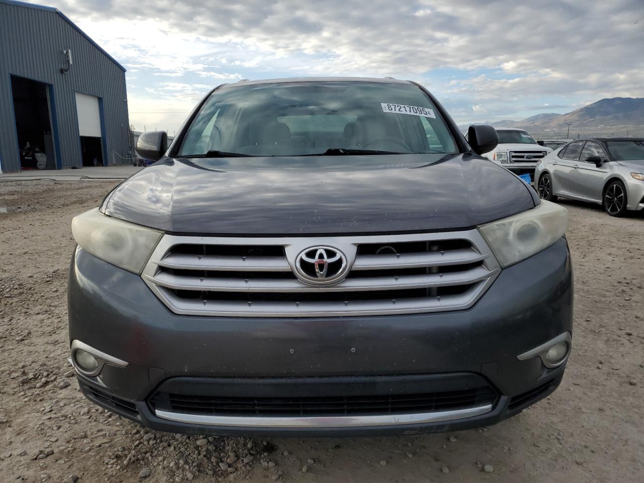 2011 TOYOTA HIGHLANDER