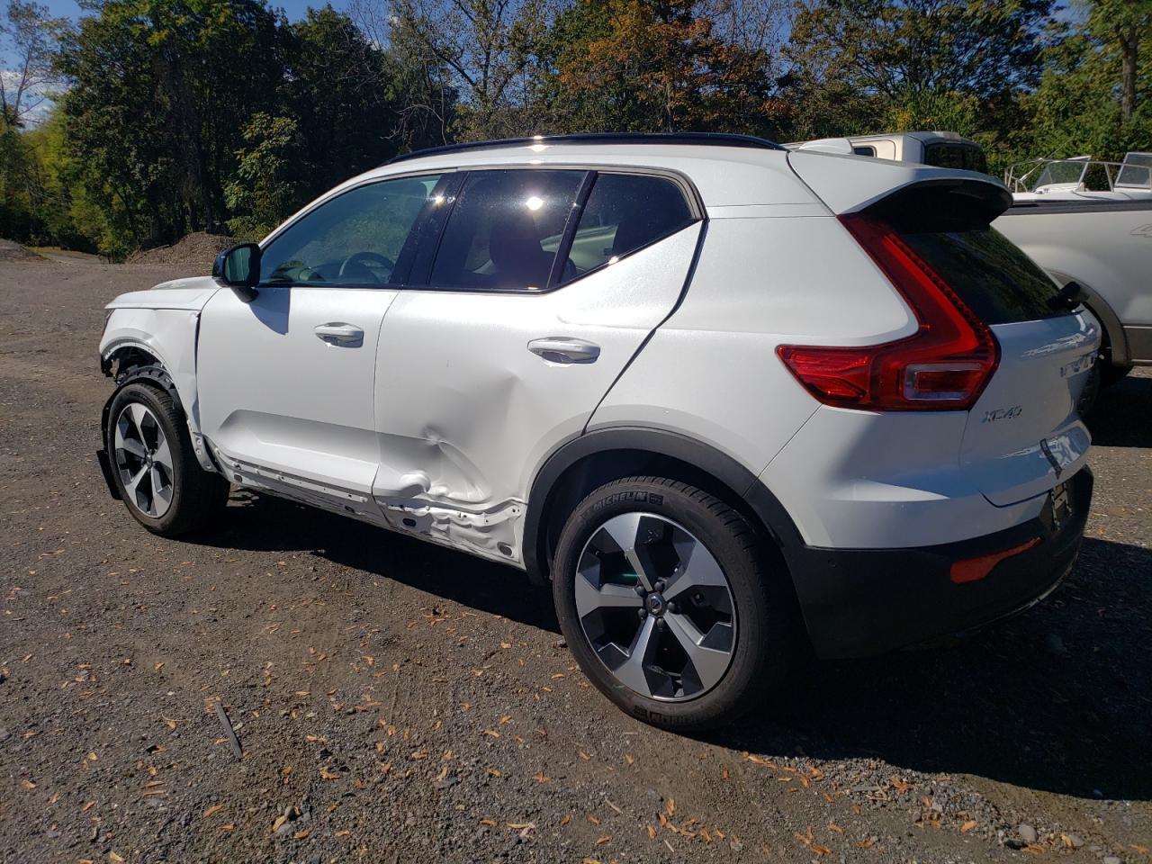 2025 VOLVO XC40