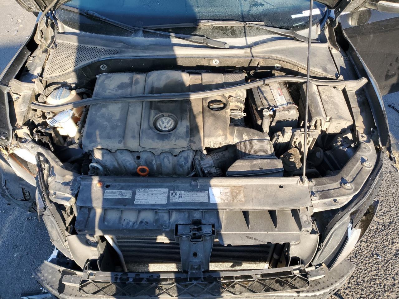 2013 VOLKSWAGEN Passat