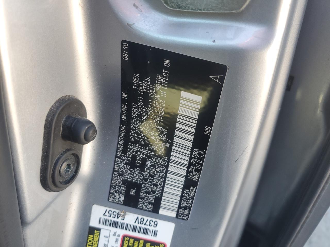 2011 TOYOTA SIENNA