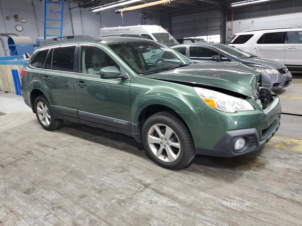2013 SUBARU Outback