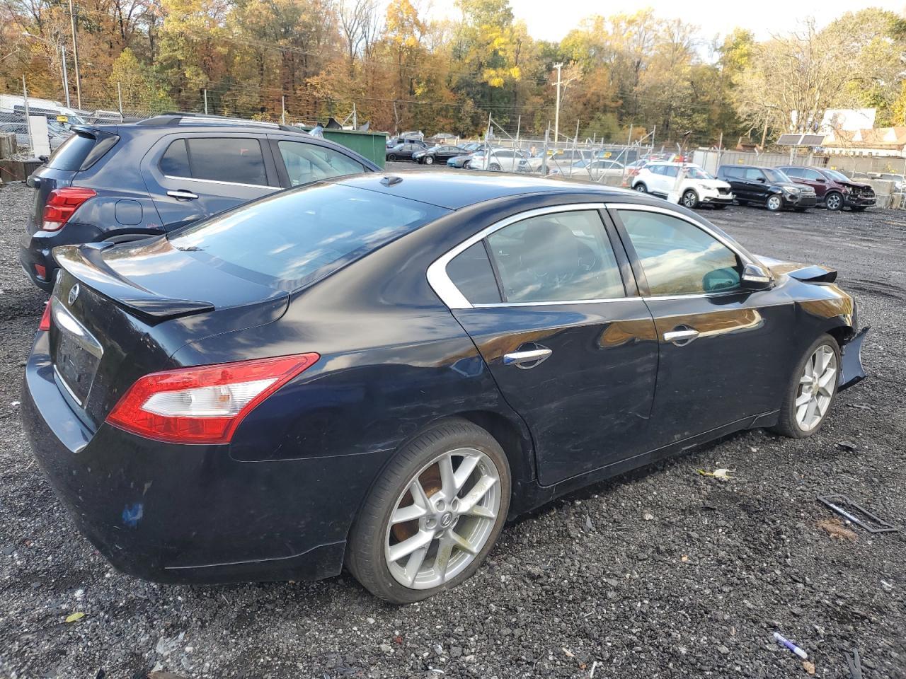 2011 NISSAN Maxima