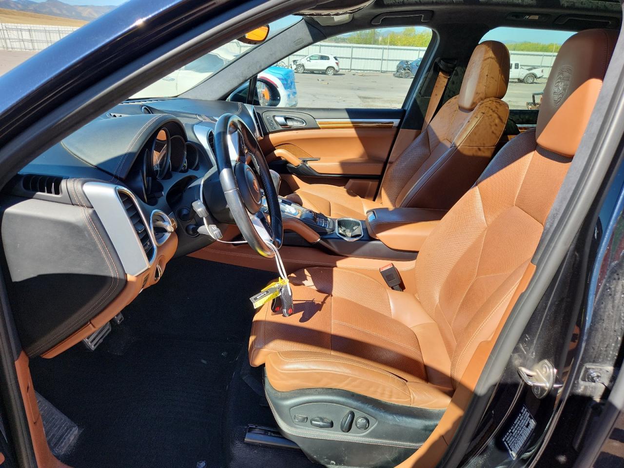 2016 PORSCHE CAYENNE