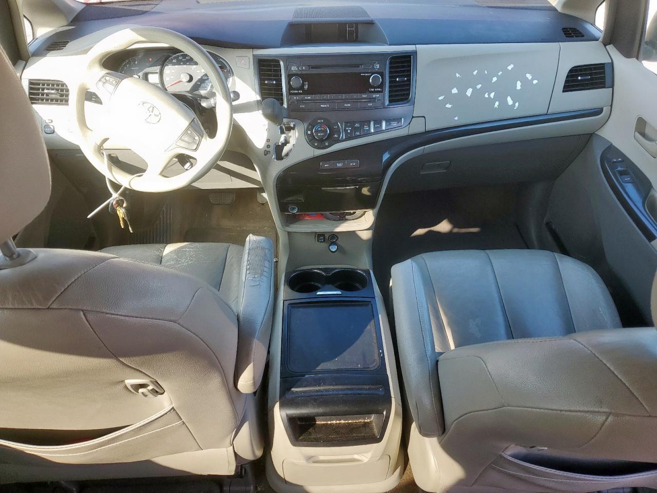 2014 TOYOTA SIENNA