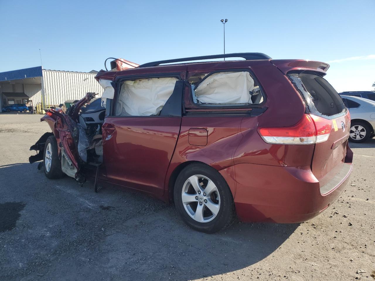 2011 TOYOTA SIENNA