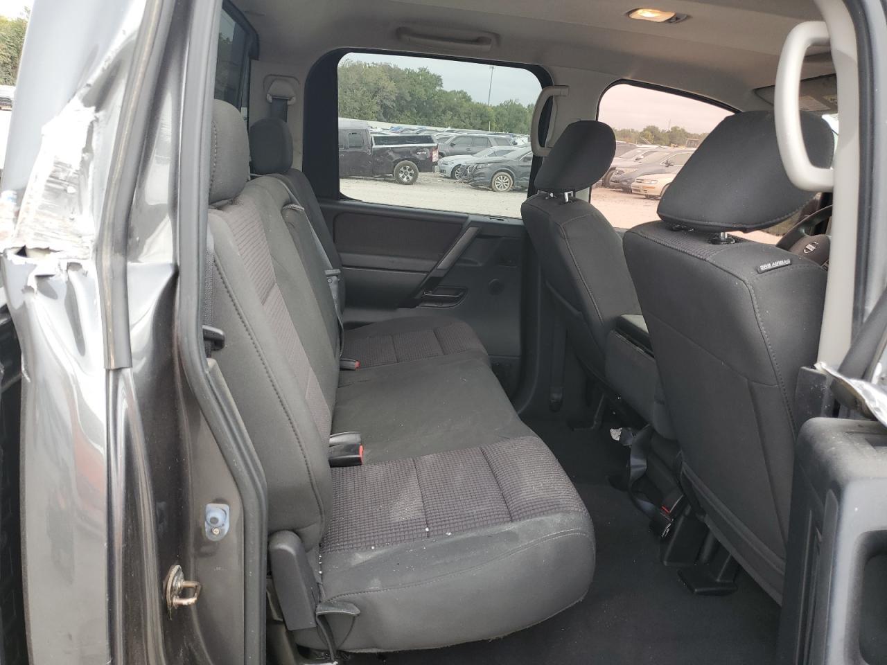 2011 NISSAN Titan