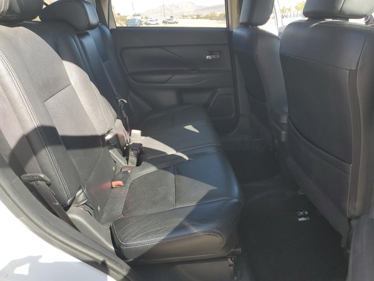 2014 MITSUBISHI outlander