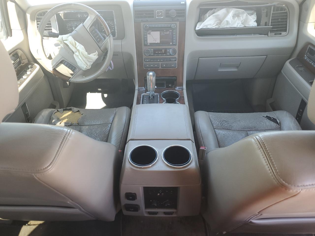 2011 LINCOLN Navigator