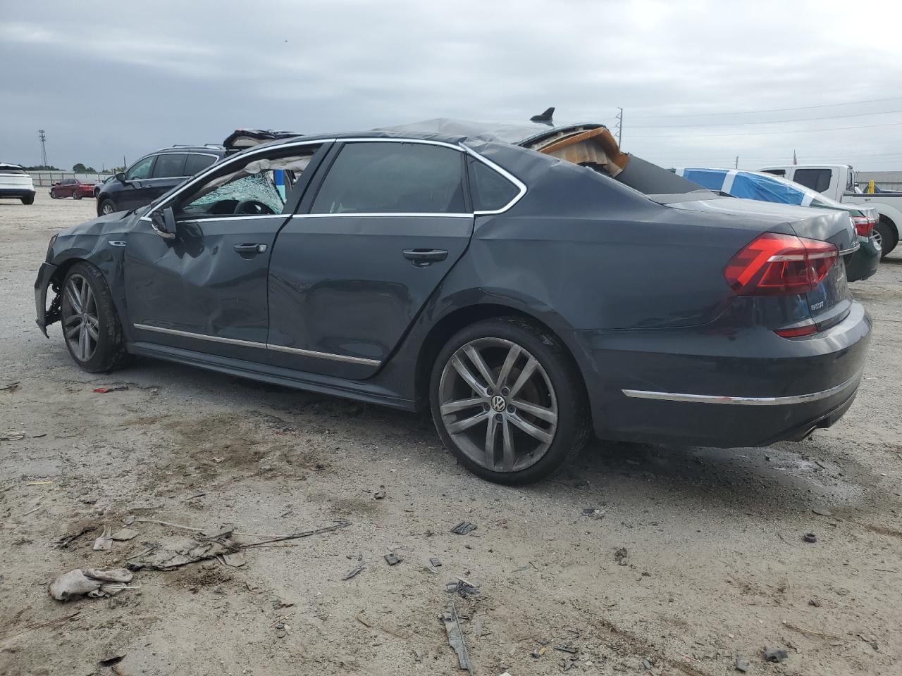 2017 VOLKSWAGEN Passat