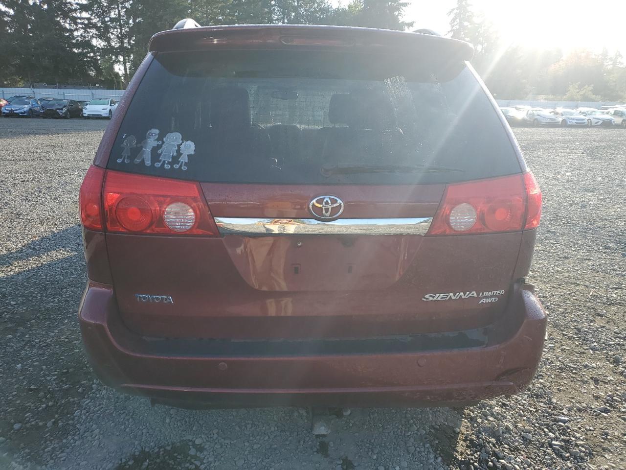 2010 TOYOTA SIENNA