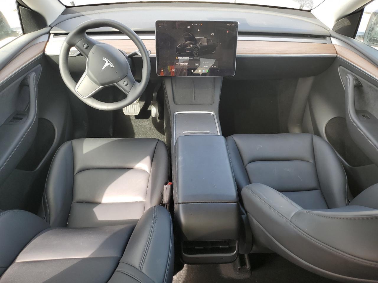 2025 TESLA MODEL Y