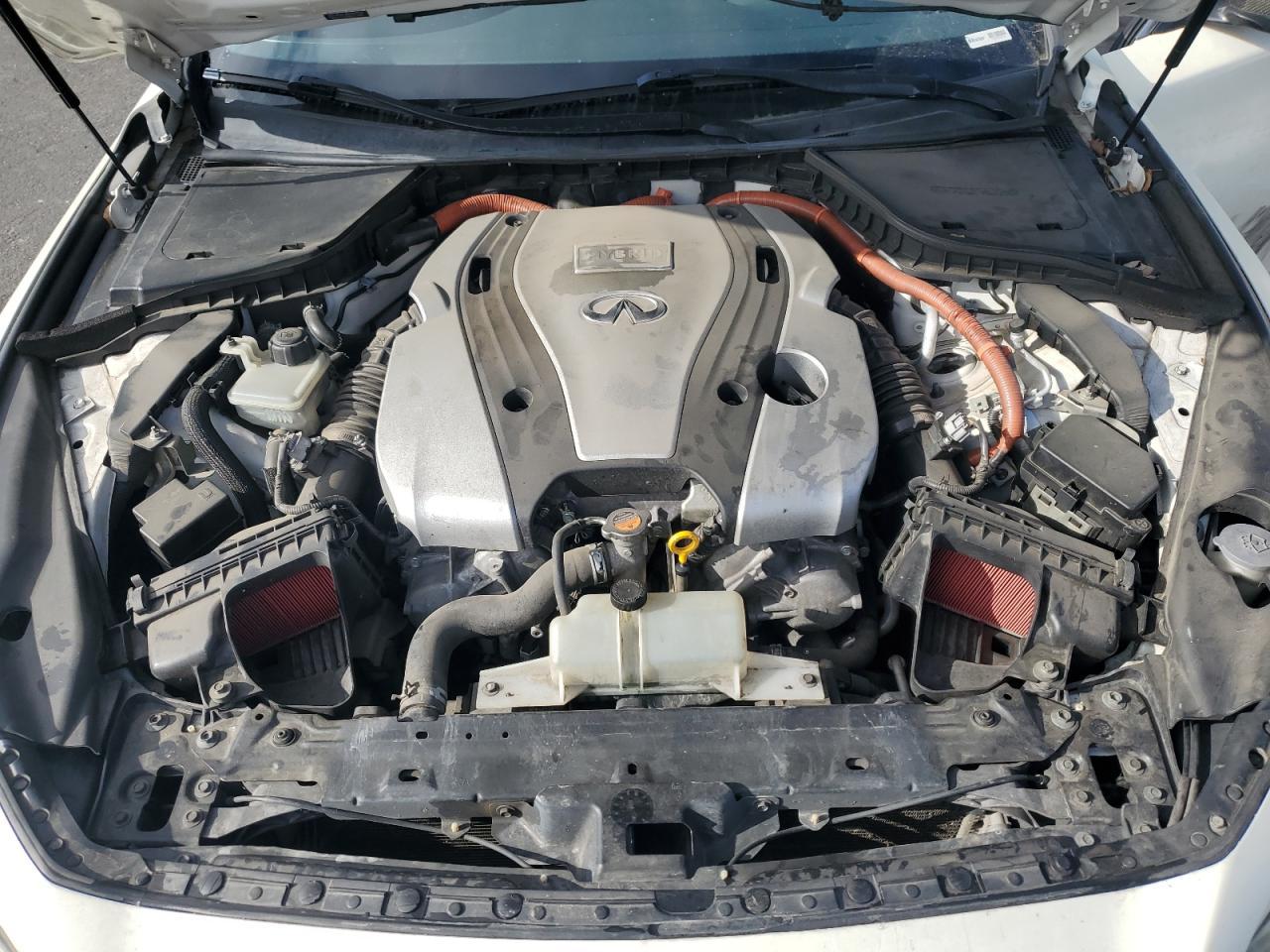 2015 INFINITI Q50