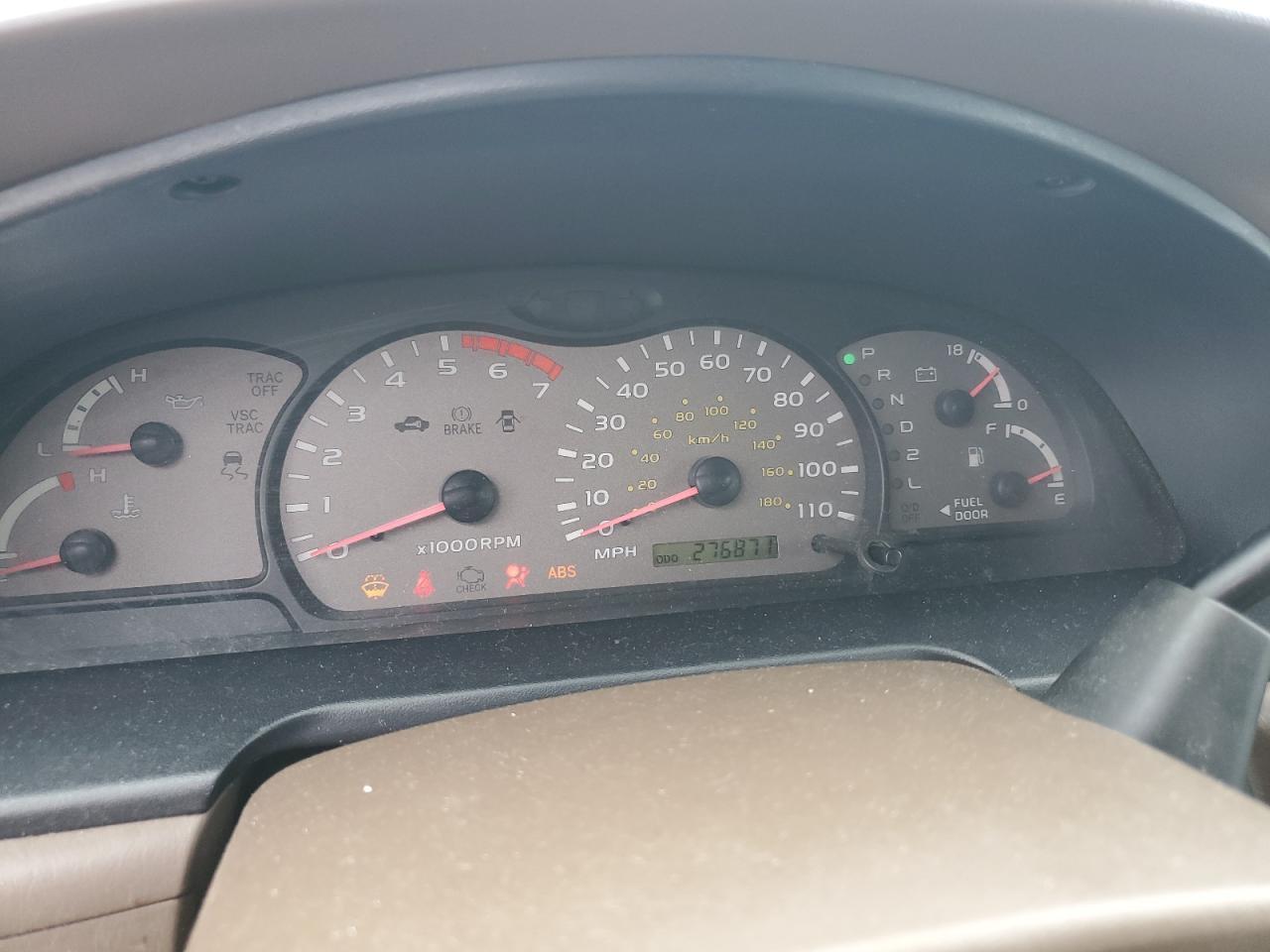 2004 TOYOTA Sequoia