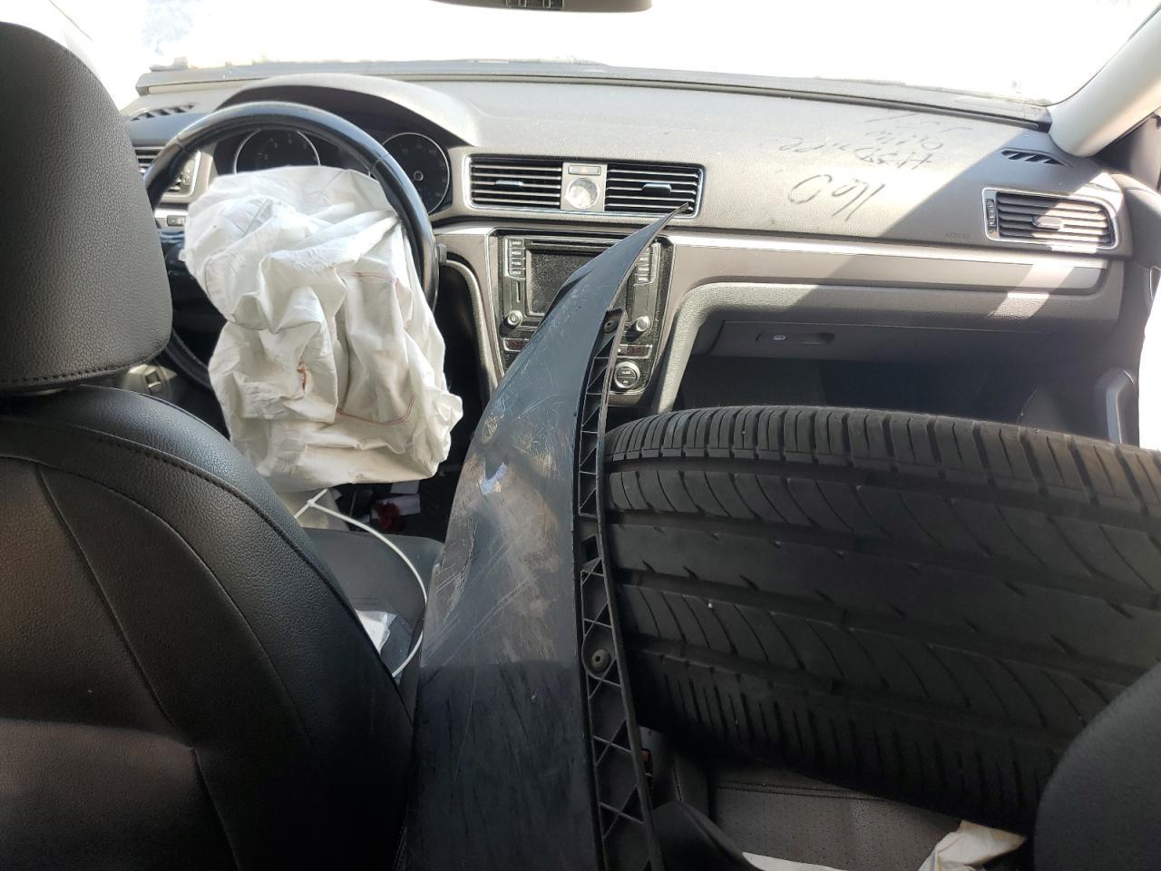 2017 VOLKSWAGEN Passat