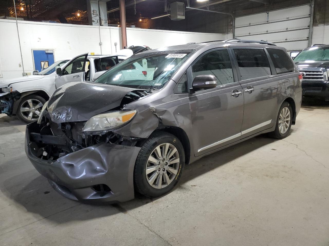 2013 TOYOTA SIENNA