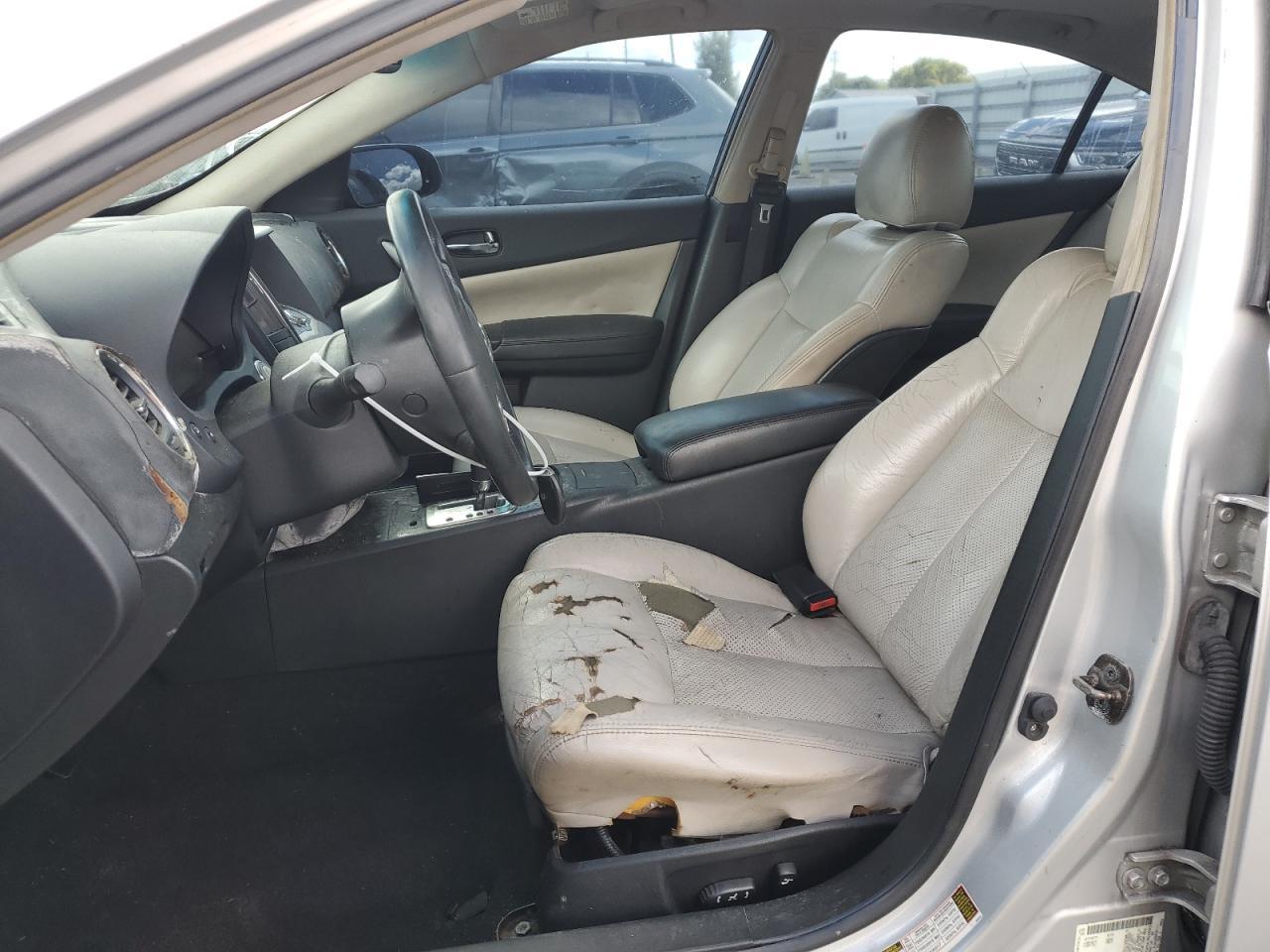 2010 NISSAN Maxima
