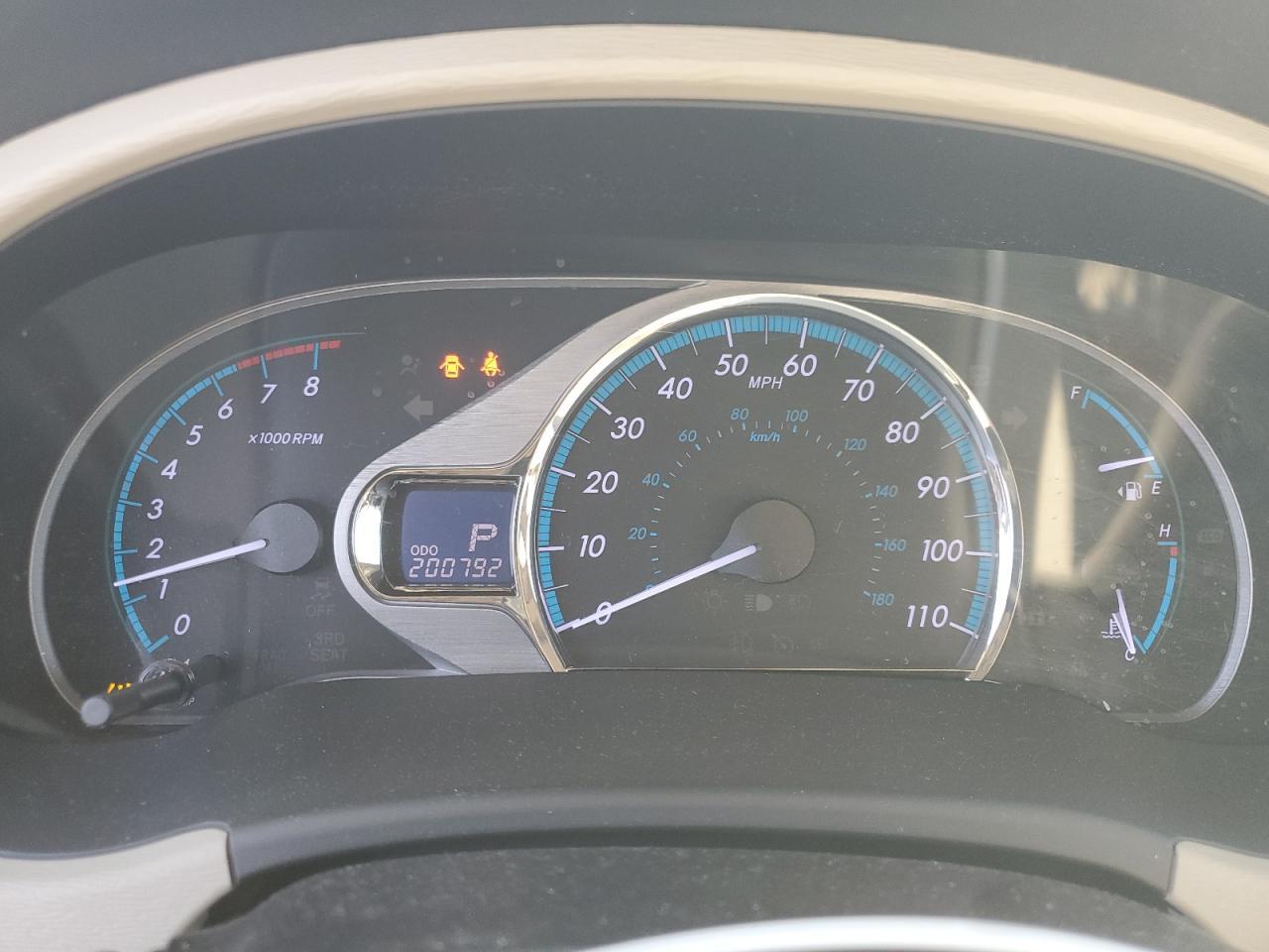 2011 TOYOTA SIENNA