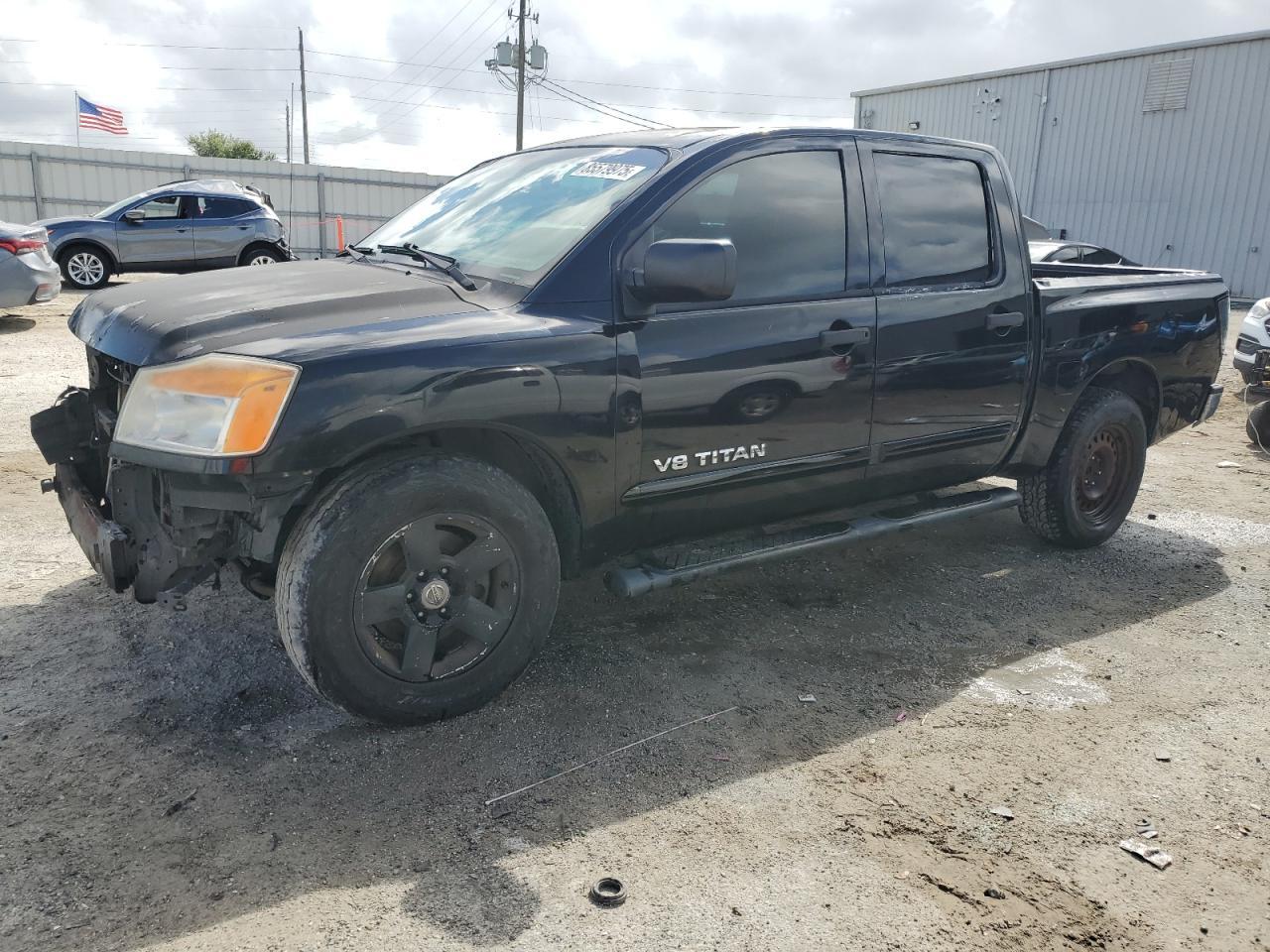 2013 NISSAN Titan