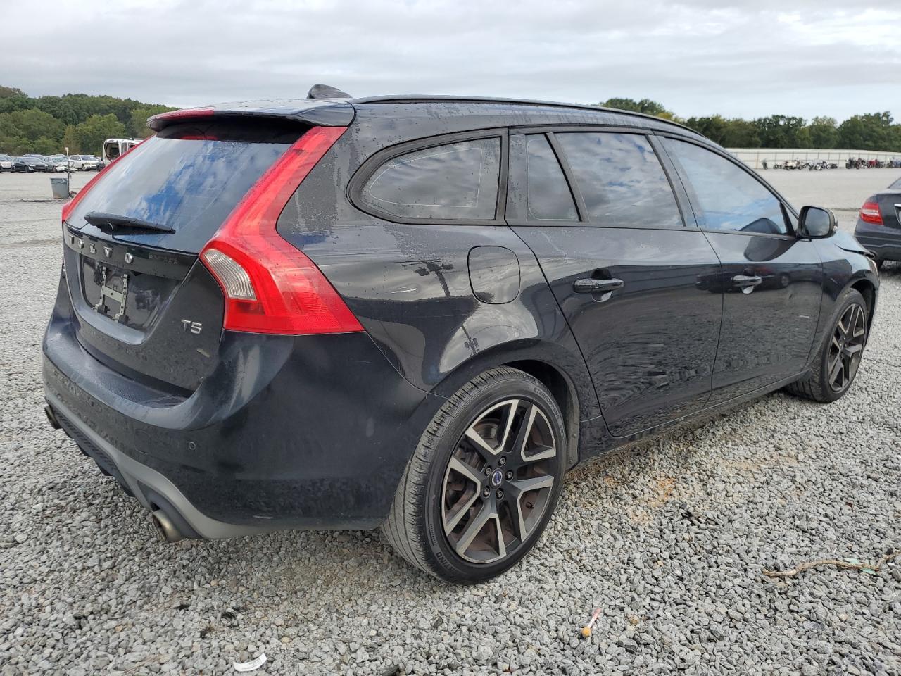 2018 VOLVO V60