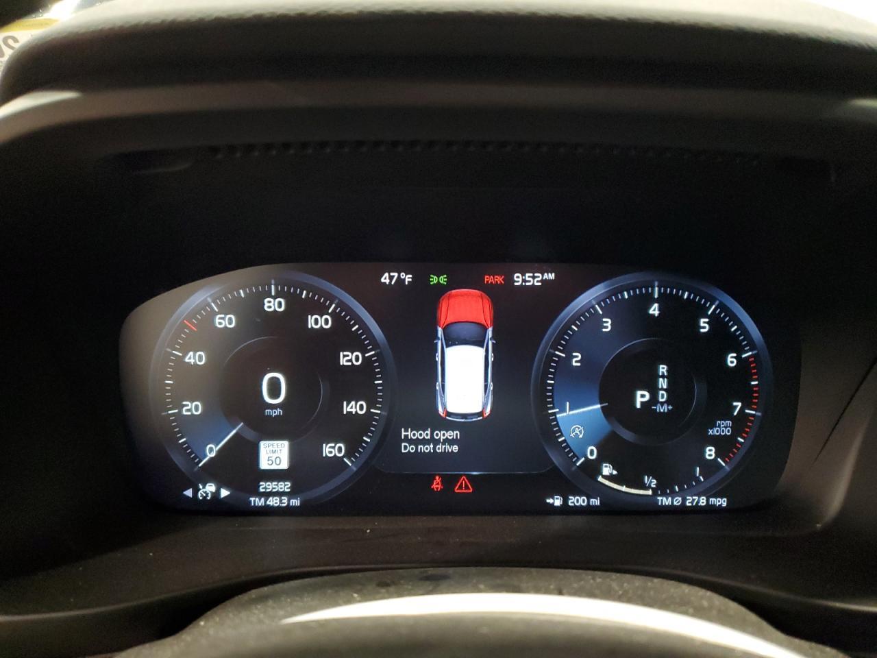 2022 VOLVO XC40
