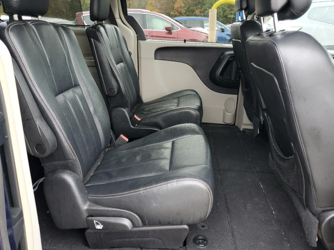 2016 CHRYSLER Town & Country