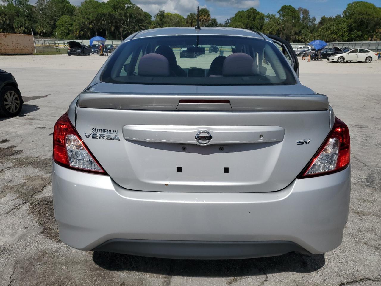 2017 NISSAN VERSA