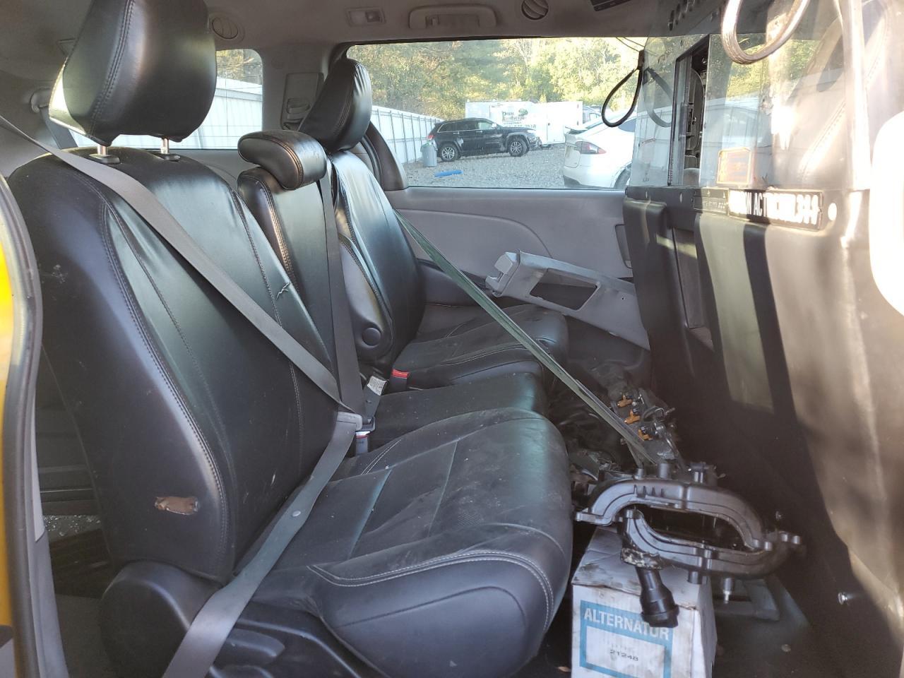 2017 TOYOTA SIENNA