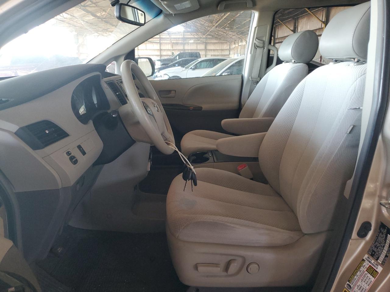 2013 TOYOTA SIENNA