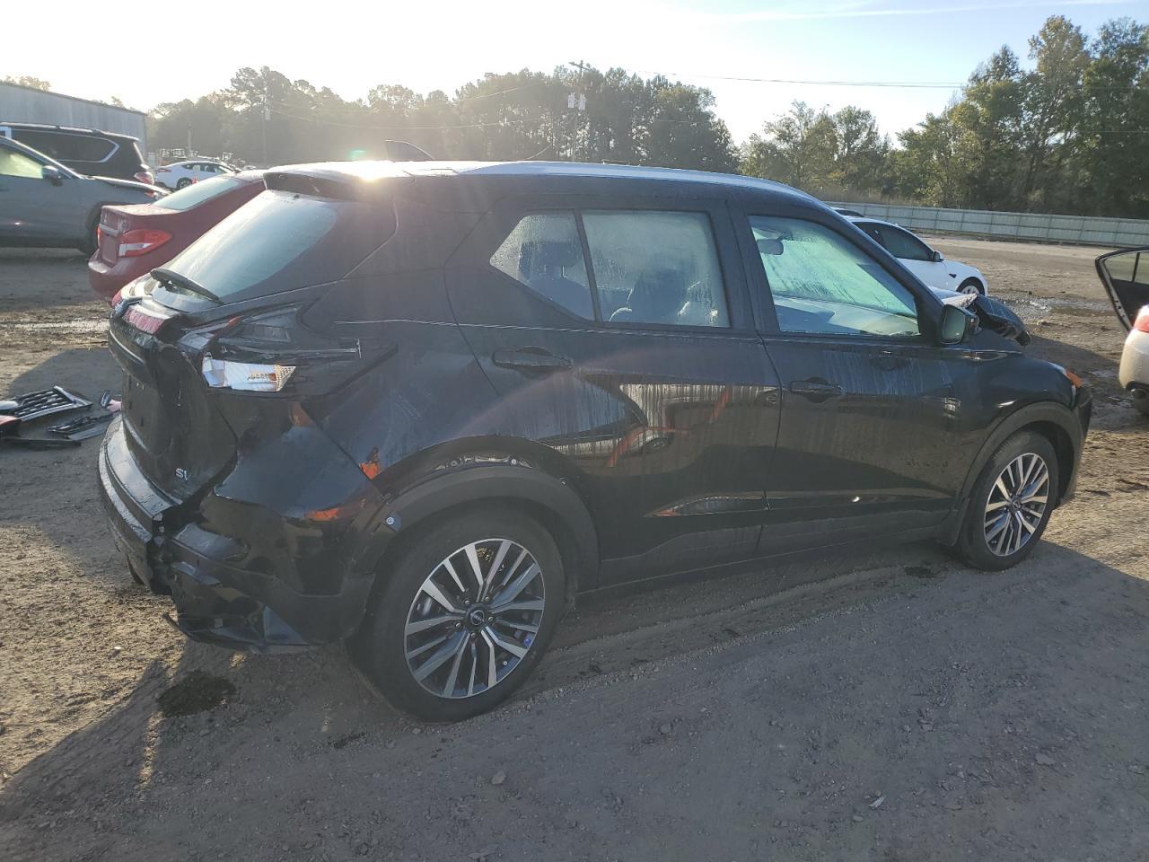 2024 NISSAN KICKS