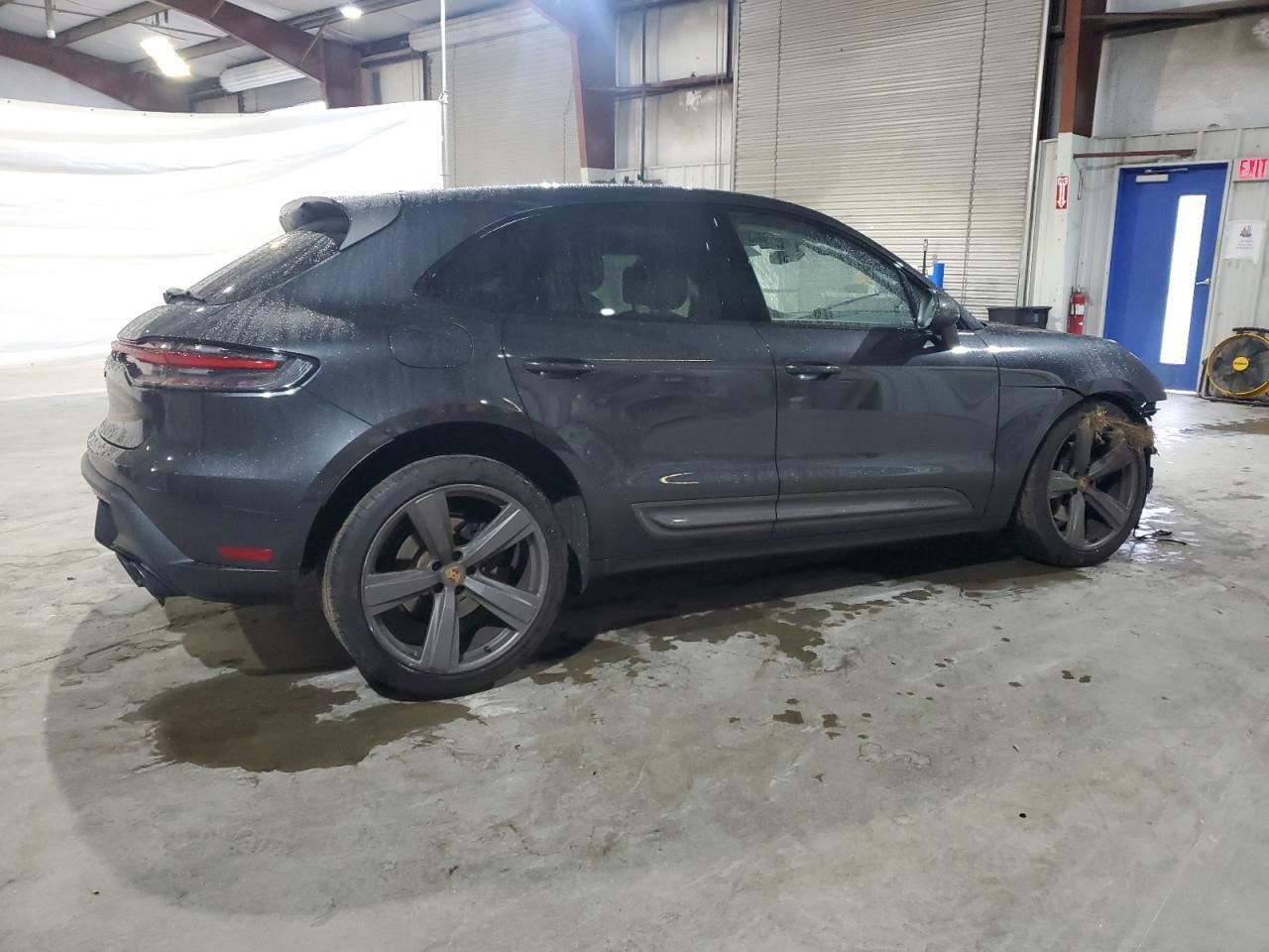 2023 PORSCHE Macan