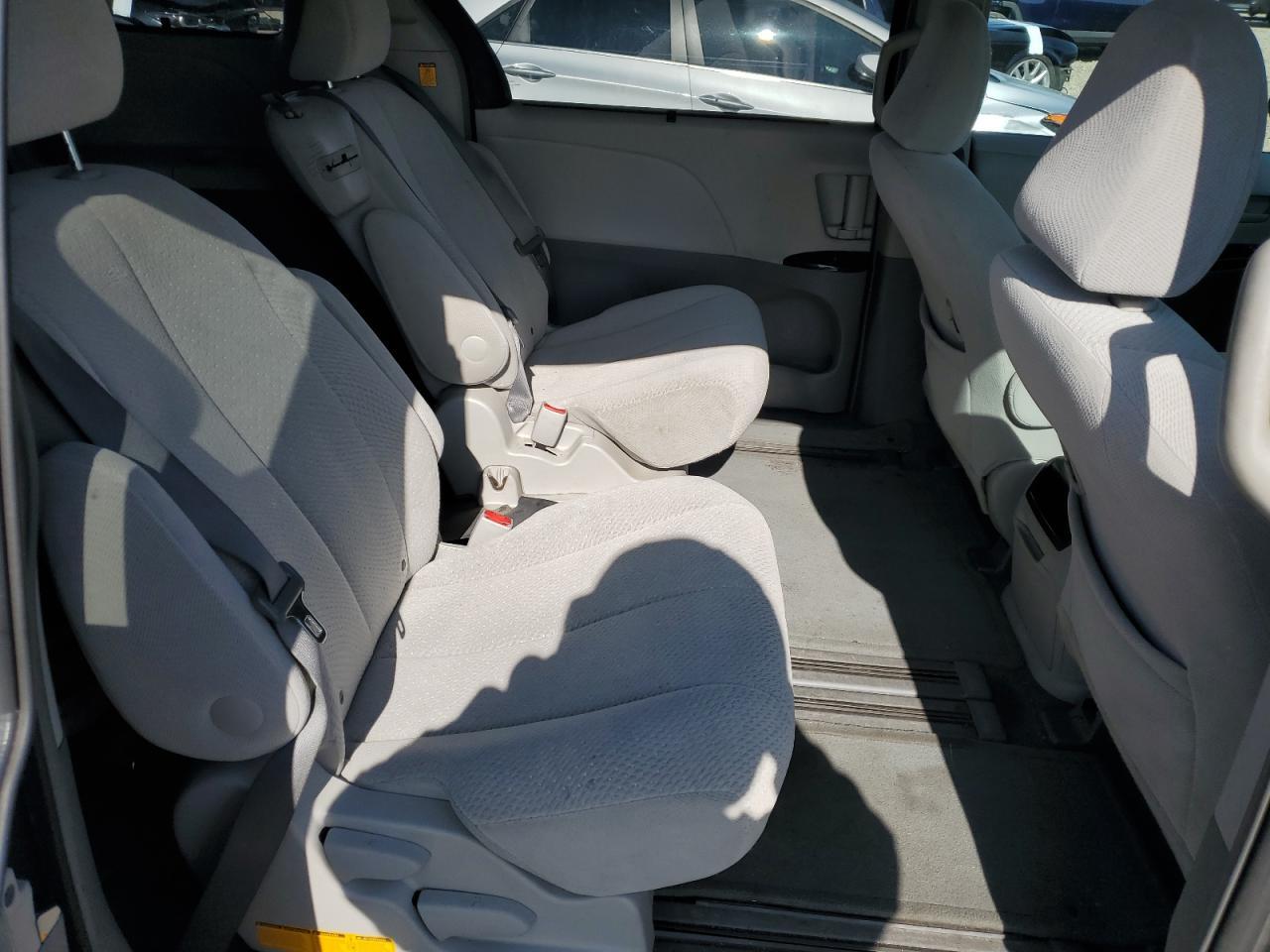 2011 TOYOTA SIENNA